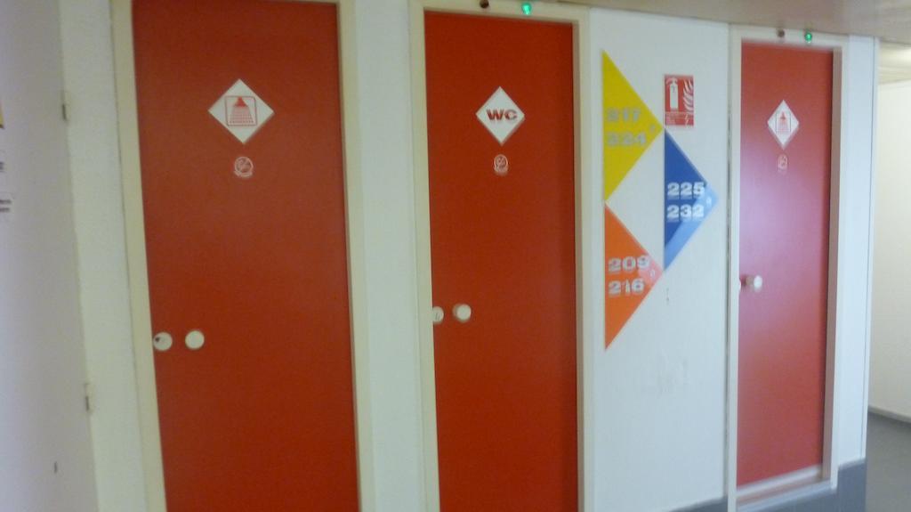 Lemon Hotel Dreux Chartres Екстериор снимка